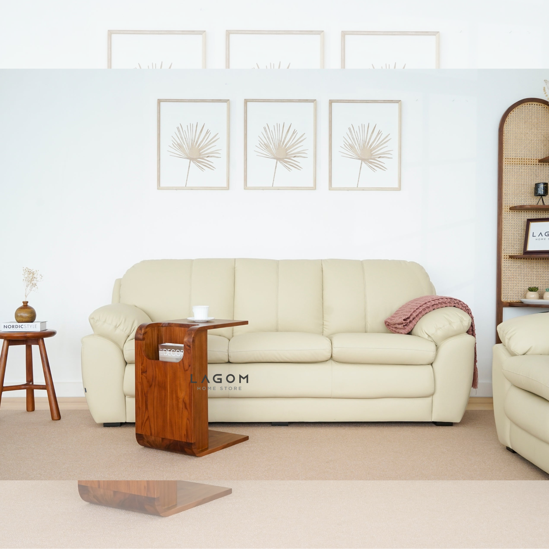 Set Sofa Kulit Berkualitas dengan Frame Kayu Jati untuk Ruang Tamu