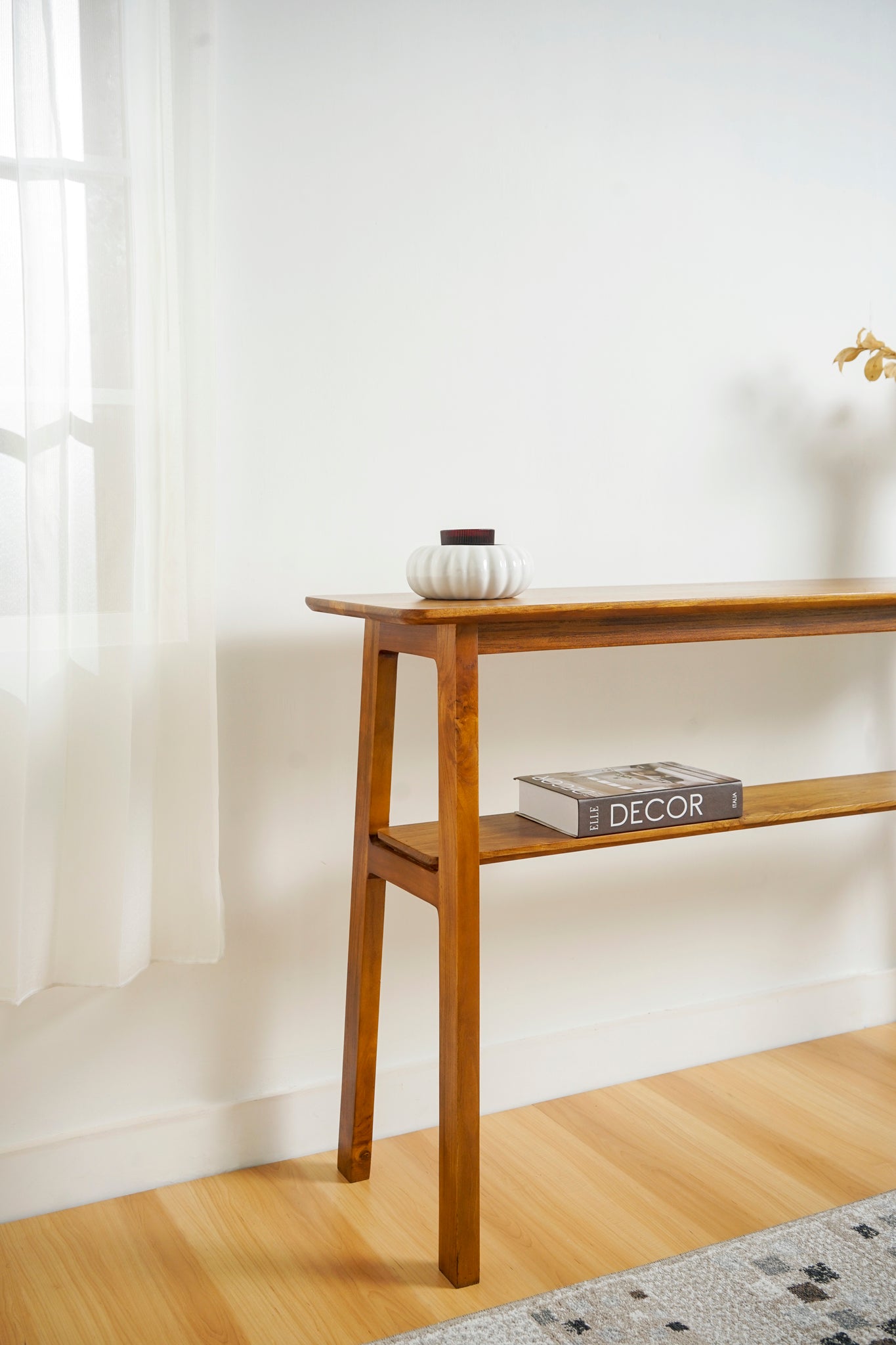 Meja Konsol dengan Ambalan Lebar dan Panjang Console Table Lagom Home Store Jati Furnitur Teak Furniture Jakarta